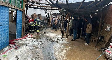 Yangında tarım aletleri ve ev kullanılamaz hale geldi