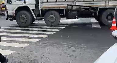 Yaya geçidinde kamyonun altında kalan kadın hayatını kaybetti