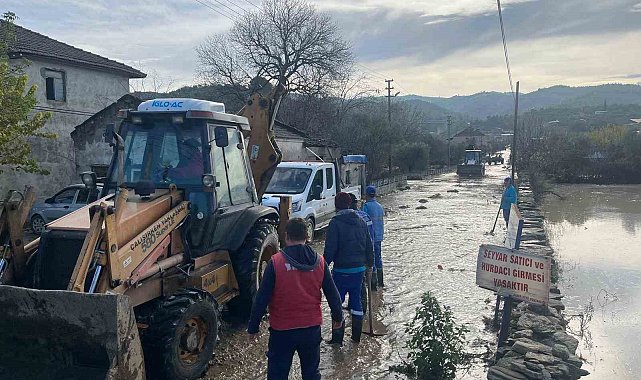 Yenipazar'da meydana gelen sele belediye ekiplerinden hızlı müdahale