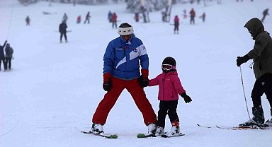 Yılbaşı öncesi Uludağ'da pistler doldu taştı
