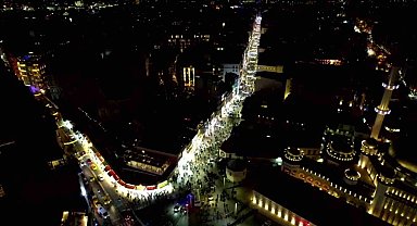 Yılbaşına saatler kala vatandaşlar Taksim Meydanı'na gelmeye başladı