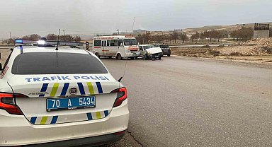 Yolcu minibüsü ile otomobil çarpıştı: 1 yaralı