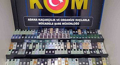 Yolcu otobüsünün motoruna gizlenmiş 188 gümrük kaçağı cep telefonu ele geçirildi