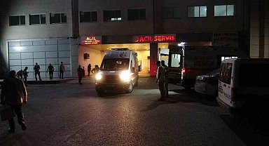 Yolda yürüyen husumetlisini silahla yaraladı