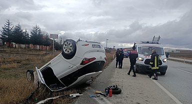 Yozgat'ta Hyundai marka araç ters döndü: 2 yaralı