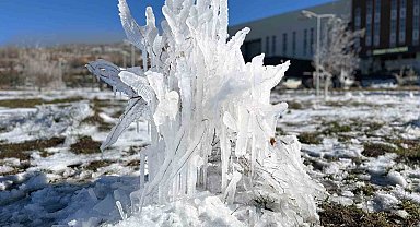 Yozgat'ta soğuk hava buz sarkıklarıyla görsel şölene dönüştü