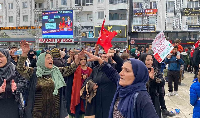 Yozgat'ta Suriyeliler Esed'in gidişini şarkılarla kutladı