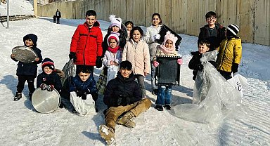 Yüksekova'da çocukların kayak keyfi