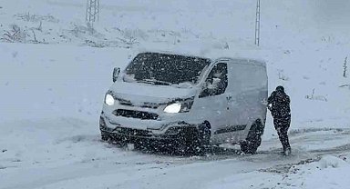 Yüksekova'da hayat durdu