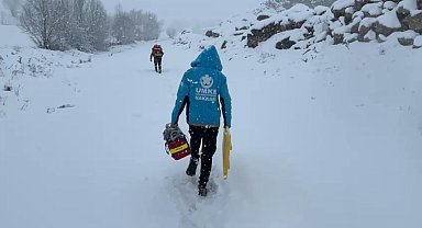 Yüksekova'da kar engeline rağmen 72 yaşındaki hasta hastaneye ulaştırıldı