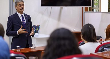 Yusuf Alemdar Meclisi takip eden üniversiteli gençlerle buluştu