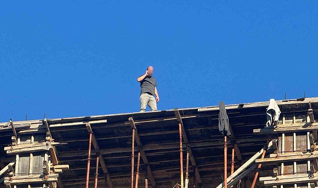 12 katlı inşaatın çatısına çıkan şahıs "Zonguldak Belediye Başkanı buraya gelecek" diye bağırdı