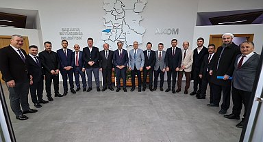 17 başkan AKOM'da 'ortak payda Sakarya' gündemiyle buluştu