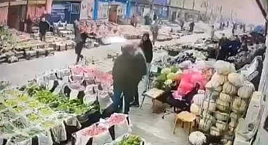 2 akrabasının öldüğü kavgaya karıştığını ileri sürdüğü adamı kalasla hastanelik etti