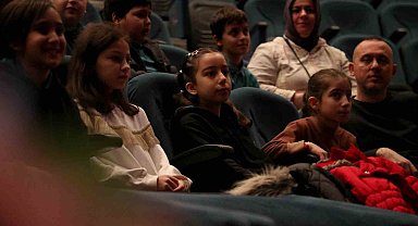 2025'in ilk sahnesi çocukların kahkahalarıyla geçti