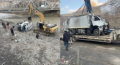 3 kişinin yaralanmasına neden olan kamyon kaza yerinden kaldırıldı