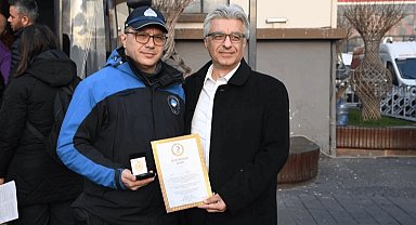 37 kez kan bağışlayan Balıkesirli zabıtaya Kızılay'dan ödül