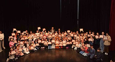 'Çocuk drama kursu' mezunları sahnede