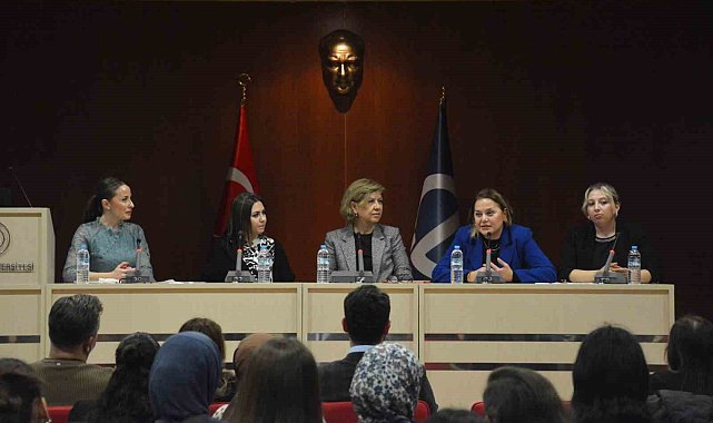 'Eczane Hizmetleri Programı Öğrencilerinin Sektör Buluşmaları' paneli düzenlendi