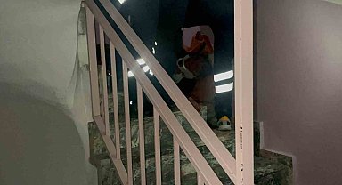 5'inci kattaki merdivenlerden düşerek yaralanan kadın hastaneye kaldırıldı