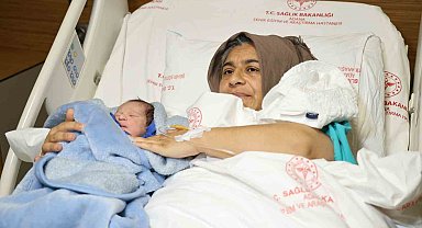 Adana'da yeni yılın ilk bebeği 'Umut' oldu