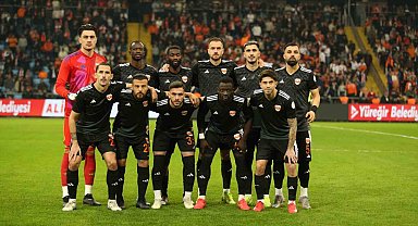 Adanaspor'dan yas mesajı; sahaya siyah formayla çıktı
