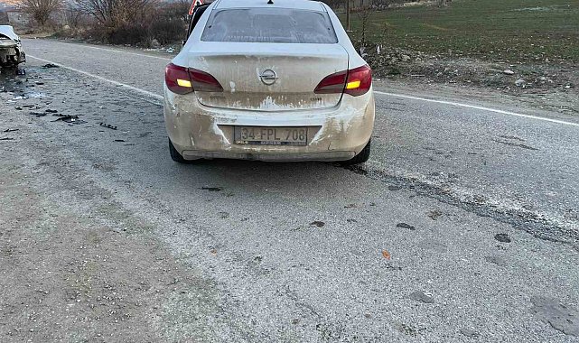 Adıyaman'da 2 otomobil çarpıştı: 4 yaralı