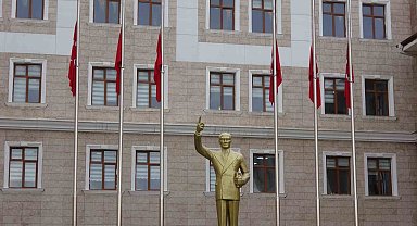 Adıyaman'da bayraklar yarıya indirildi