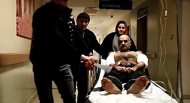 Ağaç soyma makinesine kollarını kaptırdı