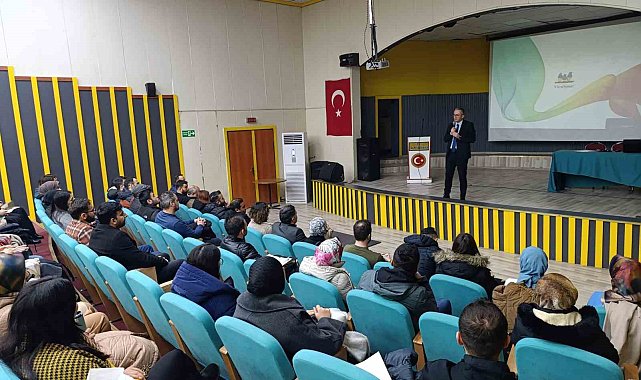 Ağrı Milli Eğitim Müdürü Kökrek aday öğretmenlerle buluştu