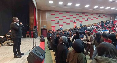 Ağrı'da üniversite sınavına hazırlanan öğrenciler için moral konseri düzenlendi