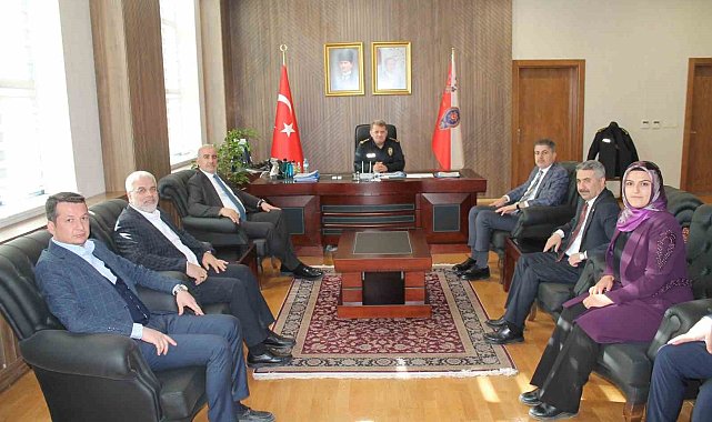 AK Parti heyetinden Müdür Uzman'a ziyaret