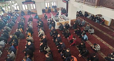 Akdağmadeni'nde 700 çocuk cuma namazında camide buluştu