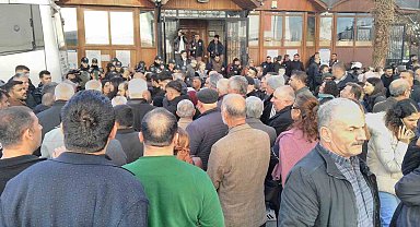 Akdeniz Belediyesi önünde gerginlik