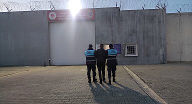 Akhisar'da 32 yıl hapis cezası bulunan firari yakalandı