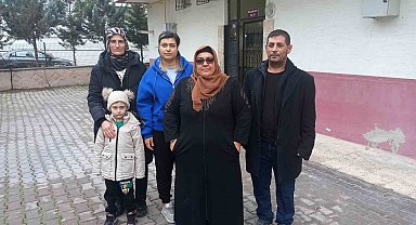 Akıl sağlığının bozuk olduğu iddia edilen yaşlı kadından polise satırlı saldırı girişimi