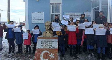 Akyaka'da köy okulunda karne sevinci