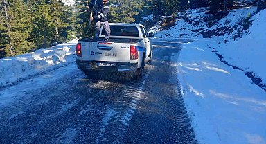 Alanya Taşatan yolunda tuzlama çalışması
