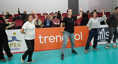 Alanya'da zeybek kursları sertifika töreni yapıldı