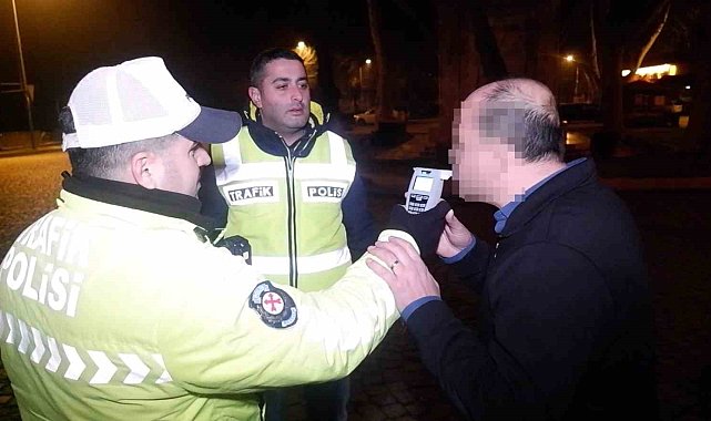 Alkollü sürücü polise zor anlar yaşattı