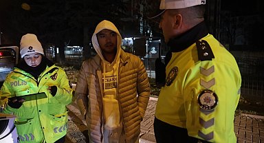 Alkollü sürücüden aracının plakasını soran polise ilginç karşılık: "Allah Allah, düşmüş mü?"