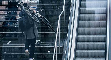 Almanya'da toplu taşıma çalışanları greve gitti