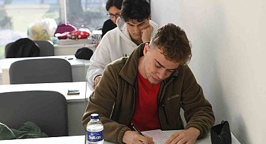 Altıeylül Belediyesi sınava hazırlanan gençlerin yanında
