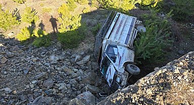 Amasya'da kamyonet dereye uçtu: 1 yaralı