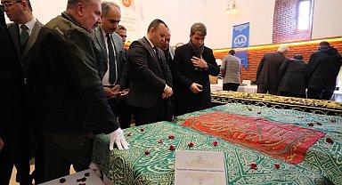 Amasya'da mukaddes emanetler sergisi açıldı