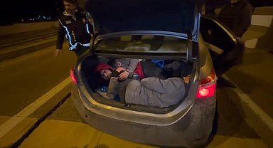 Amasya'da otomobilden 5 kaçak göçmen çıktı: 2 göçmen bagajda 800 kilometre seyahat etti