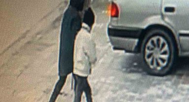 Ankara'da araç lastiklerini kesen çocuklar kameraya yakalandı