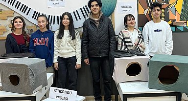 Ankara'da sokak kedilerine öğrencilerden 'patikondu'