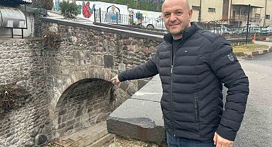 Anne su samurunun yavruları ile imtihanı kamerada