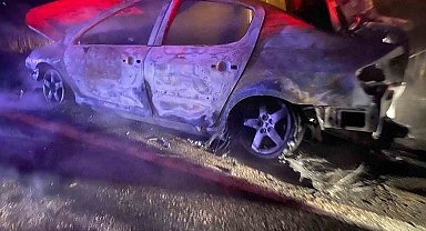 Antalya-Isparta karayolunda seyir halindeki otomobil alev aldı